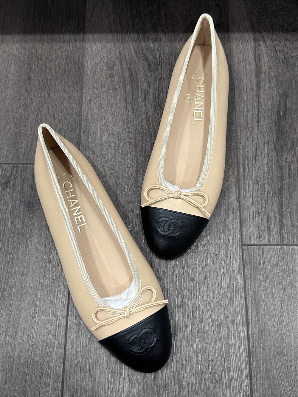 CHANEL CC LOGO BEIGE & BLACK LEATHER BALLET BALLERINA FLATS SHOES Size 38.5C - Picture 9 of 13